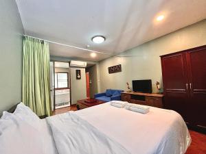 Postel nebo postele na pokoji v ubytování Windsor Garden House Chiangmai
