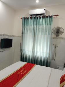 Postel nebo postele na pokoji v ubytování Khách sạn Mộng An