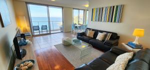 Et opholdsområde på Breathtaking Ocean Views