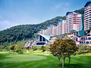 a resort with a golf course in front of a mountain at Sono Felice Vivaldi Park in Hongcheon