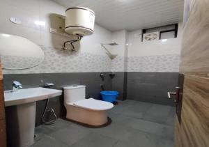 Koupelna v ubytování Hotel SkyWing By MountMemory + 37 fotografií