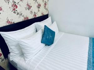 Postel nebo postele na pokoji v ubytování Dalat Eco Hotel