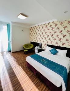 Postel nebo postele na pokoji v ubytování Dalat Eco Hotel