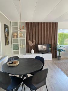 Χώρος καθιστικού στο Vakantiehuis op de Veluwe met landelijk uitzicht en privacy