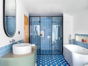 Ванна кімната в Villa Park Sun Island Resort - Complimentary One Way Domestic Transportation for stays of 7 nights and more 01 April to 30 September 2025
