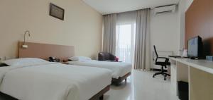 TV a/nebo společenská místnost v ubytování Le Premier Hotel Deltamas + 37 fotografií
