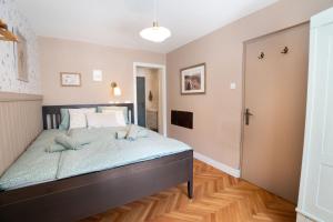 Postel nebo postele na pokoji v ubytování Olga & Ludvik country apartment