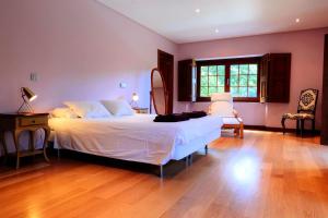 Katil atau katil-katil dalam bilik di Casa das Gandas +28 gambar