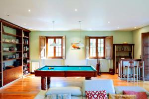 a living room with a pool table in it at Casa das Gandas in Celeiró do Monte