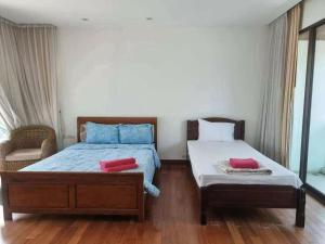 Postel nebo postele na pokoji v ubytování Palmeraiebeach Resort Rayong ปาล์มมาลี บีช รีสอร์ท ระยอง 罗勇棕榈树海滩酒店