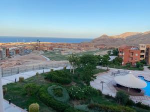 a view of a resort with a pool and buildings at Chalet Porto El Sokhna Panorama area -2 bedroom- excellent view شاليه ببورتو السخنة - منطقة البانوراما - غرفتين وريسبشن فيو البسين والجولف والجبال والبحر- Family & young people over 30 years only in Ain Sokhna