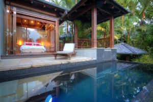 Villa con cama y piscina en 2B Far Pavilions, en Port Douglas