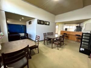 Kitchen o kitchenette sa コウノトリの里の宿