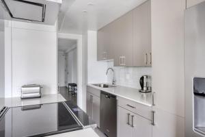 Back Bay 2br w gym nr Prudential Center BOS-299A tesisinde mutfak veya mini mutfak