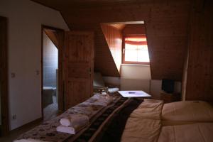 Giường trong phòng chung tại Landgasthof Hotel Rebe Alzey