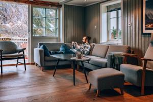 Posezení v ubytování Svinøya Rorbuer