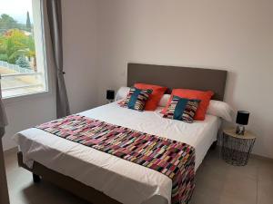Postel nebo postele na pokoji v ubytování Val des Bruyères - gîte 15mn Pézenas avec terrasse et cour close - Parking privatif securisé - wifi FTTH gratuit