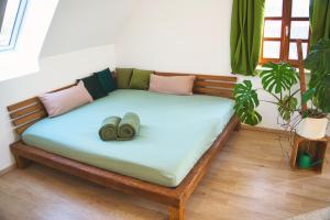 a bed in a room with at Luxus Apartment! Küche, Balkon, Netflix, Parkplatz - 8 Personen in Ilmmünster