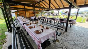Un restaurant sau alt loc unde se poate mânca la Niro Residence