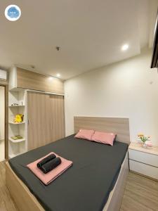 a bedroom with a large bed with pink towels on it at It Dust Homestay 1 - The Ocean Apartment in Hanoi