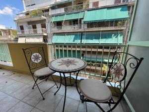 Μπαλκόνι ή βεράντα στο Michael - 1BR in the Heart of Ancient Athens