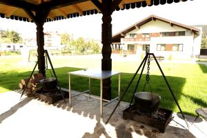 O grădină în afara Niro Residence