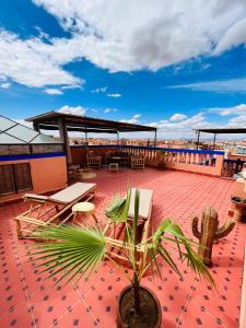 a patio on a cruise ship with a plant at Joli appartement avec patio, parking et toit terrasse Nice apartment with patio, parking and rooftop in Marrakesh