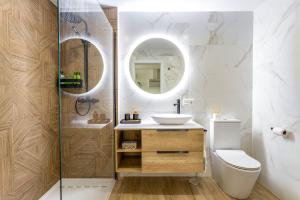 Łazienka w obiekcie OleHolidays 315 Romana Playa primera linea playa