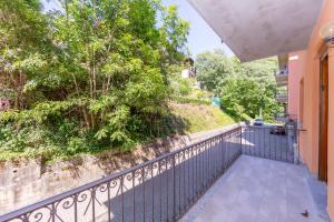 A balcony or terrace at Carlazzo Sant' Agata Apt. 01