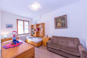 A seating area at Carlazzo Sant' Agata Apt. 01