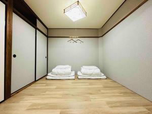205gblhouse,黒門市場がすぐ目の前,徒歩30秒,大阪人気の観光エリアへ徒歩圏内道頓堀徒歩7分,南海難波駅徒歩6分にあるベッド