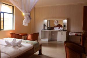 Voodi või voodid majutusasutuse Two Oceans Hotel Voi toas