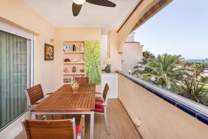 a balcony with a table and chairs and a view of the ocean at Exclusive Alamos Beach in Torremolinos