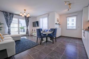 TV a/nebo společenská místnost v ubytování Eden Park - Appartement Terrasse