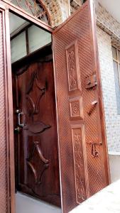 a large wooden door in a room at Zanzibar Town house in Ngambo