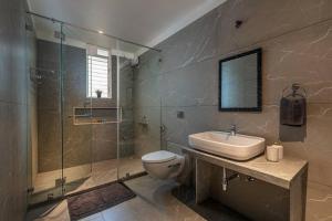 Bathroom sa Spanish County Villa 9 By Stayscape Villas