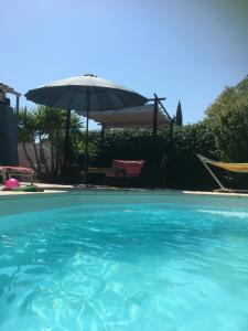 Bazén v ubytování Mon petit coin de paradis nebo v jeho okolí