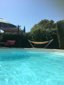Bazén v ubytování Mon petit coin de paradis nebo v jeho okolí