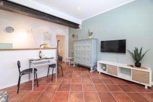 a living room with a television and a tiled floor at Apartment FERIA 1 in Opatija