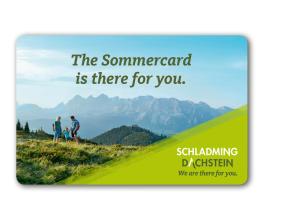 une carte postale avec deux personnes marchant sur une montagne dans l'établissement Haus Central, à Schladming