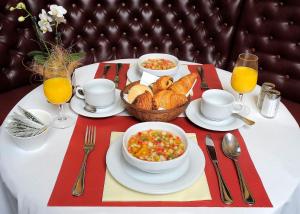 Comida no hotel ou em algum lugar perto