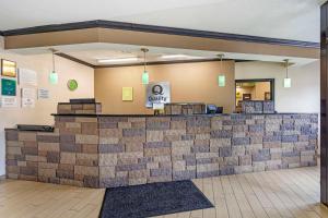 a restaurant with a brick counter in a room at Quality Inn & Suites Delaware in Delaware