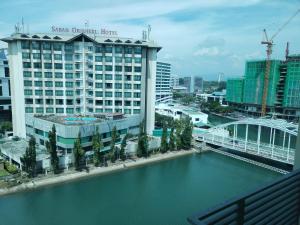 View ng pool sa South China Sea Place Suites at Ming Garden, near Imago, Sutera Avenue KK o sa malapit