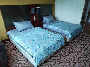 Un pat sau paturi într-o cameră la South China Sea Place Suites at Ming Garden, near Imago, Sutera Avenue KK