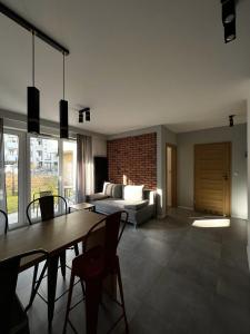 a living room with a table and a couch at Apartament na Rydlówce in Kraków