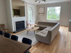 a living room with a couch and a table at Warrane- LUXURY ESTATE WITH POOL & GUESTHOUSE in Long Beach