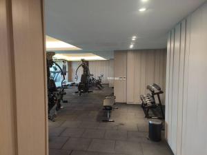 Fitness centrum a/nebo fitness zařízení v ubytování Irvine Suites Lantai 26-I2618 + 1 fotografie