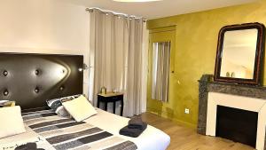 Posteľ alebo postele v izbe v ubytovaní Suite Junior Layon - Maison Bossoreil