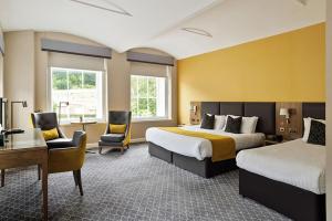 Postel nebo postele na pokoji v ubytování New Lanark Mill Hotel