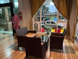 KritshanaJPR 3 K Hotel的休息区